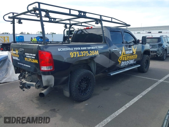 2013 GMC Sierra 2500HD SLT z VIN 1GT121E8XDF139591, wystawiony jako IAAI lot #42225842 z przebiegiem 258 198 mil mil oraz . Historia ofert i sprzedaży dostępna na DreamBid. Obrazek 4.