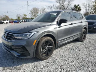 2023 Volkswagen Tiguan SE R-Line Black with VIN 3VVCB7AXXPM108825, listed as a Copart auction lot 88631795 with 17,126 mi miles and Salvage Title. Bid and sale history available at carsss.com. Image 1.