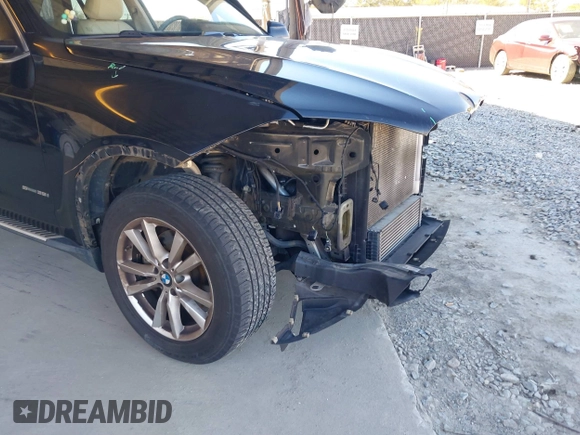 2014 BMW X5 sDrive35i z VIN 5UXKR2C52E0H33225, wystawiony jako IAAI lot #41698549 z przebiegiem 110 847 mil mil oraz . Historia ofert i sprzedaży dostępna na DreamBid. Obrazek 17.