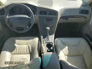 2001 Volvo V70 with VIN YV1SW61R812092739, listed as a Copart auction lot 73970134 with 191,350 mi miles and Salvage Title. Bid and sale history available at carsss.com. Image 8.
