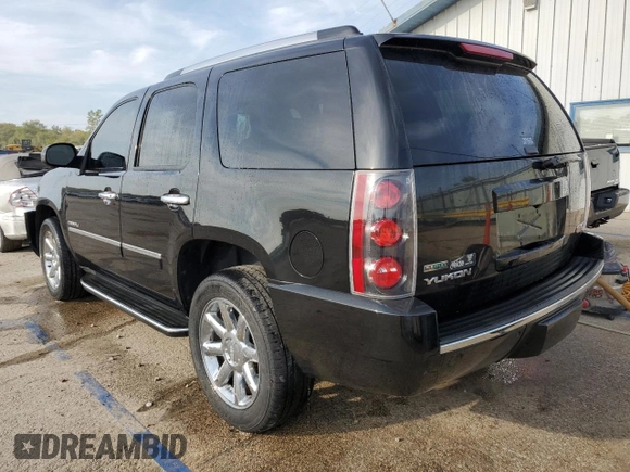2011 GMC Yukon Denali with VIN 1GKS2EEF1BR327295, listed as a Copart auction lot 71555544 with 212,362 mi miles and Salvage Title. Bid and sale history available at carsss.com. Image 2.