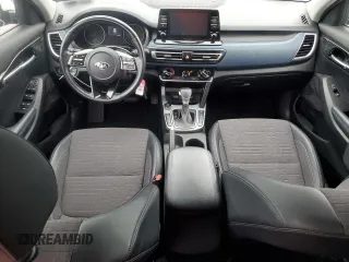 2021 Kia Seltos S z VIN KNDEUCA20M7129459, wystawiony jako Copart lot #56697015 z przebiegiem 71 238 mil mil oraz Szkoda całkowita • Salvage title. Historia ofert i sprzedaży dostępna na DreamBid. Obrazek 8.