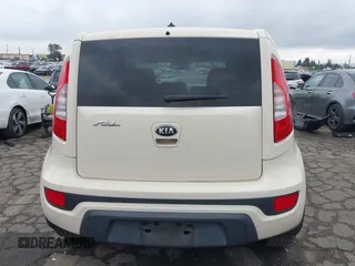 2013 Kia Soul + z VIN KNDJT2A63D7756770, wystawiony jako IAAI lot #41528323 z przebiegiem 124 423 mil mil oraz . Historia ofert i sprzedaży dostępna na DreamBid. Obrazek 17.