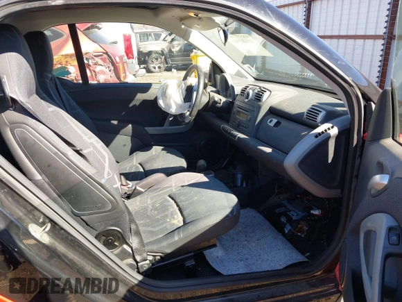 2008 Smart fortwo Pure z VIN WMEEJ31X28K122571, wystawiony jako IAAI lot #41680541 z przebiegiem 63 673 mil mil oraz . Historia ofert i sprzedaży dostępna na DreamBid. Obrazek 5.