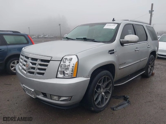2013 Cadillac Escalade Luxury with VIN 1GYS4BEF3DR201649, listed as a IAAI auction lot 41357511 with 158,665 mi miles. Bid and sale history available at carsss.com. Image 2.