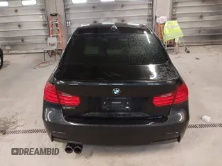 2015 BMW 3 Series 328i xDrive z VIN WBA3B3G56FNT19714, wystawiony jako IAAI lot #41831494 z przebiegiem 107 318 mil mil oraz . Historia ofert i sprzedaży dostępna na DreamBid. Obrazek 16.