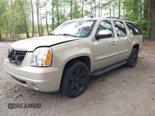 2008 GMC Yukon XL SLT 4SB with VIN 1GKFC16J28R107117, listed as a IAAI auction lot 42094539 with 197,311 mi miles and . Bid and sale history available at carsss.com. Image 17.