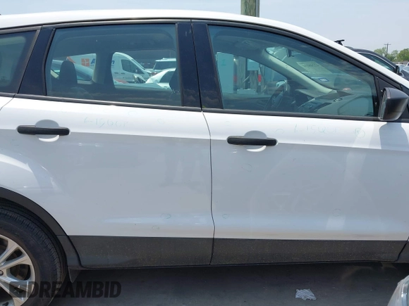 2018 Ford Escape S z VIN 1FMCU0F7XJUB36437, wystawiony jako IAAI lot #42248034 z przebiegiem 50 686 mil mil oraz . Historia ofert i sprzedaży dostępna na DreamBid. Obrazek 13.