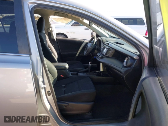 2017 Toyota RAV4 LE z VIN 2T3ZFREV6HW331736, wystawiony jako IAAI lot #41840112 z przebiegiem 110 328 mil mil oraz . Historia ofert i sprzedaży dostępna na DreamBid. Obrazek 5.