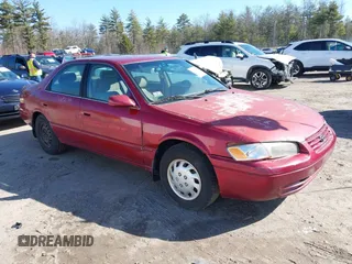 1998 Toyota Camry LE z VIN 4T1BG22K9WU367829, wystawiony jako IAAI lot #41820041 z przebiegiem 226 699 mil mil oraz . Historia ofert i sprzedaży dostępna na DreamBid. Obrazek 1.