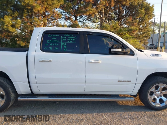2019 Ram 1500 Big Horn z VIN 1C6SRFFT2KN659701, wystawiony jako IAAI lot #42051736 z przebiegiem 165 542 mil mil oraz . Historia ofert i sprzedaży dostępna na DreamBid. Obrazek 13.