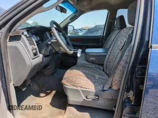 2006 Dodge 1500 SLT z VIN 1D7HU18256S651808, wystawiony jako Copart lot #60377465 z przebiegiem 288 470 mil mil oraz Czysty tytuł • Clean title. Historia ofert i sprzedaży dostępna na DreamBid. Obrazek 7.