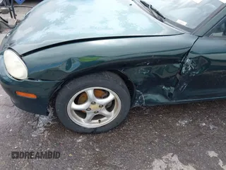 2002 Mazda MX-5 Miata Cloth z VIN JM1NB353720222073, wystawiony jako IAAI lot #42225042 z przebiegiem 94 992 mil mil oraz . Historia ofert i sprzedaży dostępna na DreamBid. Obrazek 6.