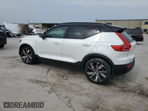 2021 Volvo XC40 z VIN YV4ED3UR8M2611762, wystawiony jako Copart lot #53993175 z przebiegiem 70 428 mil mil oraz Tytuł czysty. Historia ofert i sprzedaży dostępna na DreamBid. Obrazek 2.