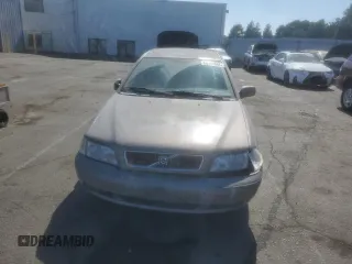 2004 Volvo V40 z VIN YV1VW27564F038086, wystawiony jako Copart lot #69464094 z przebiegiem 223 544 mil mil oraz Tytuł czysty. Historia ofert i sprzedaży dostępna na DreamBid. Obrazek 5.