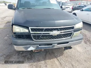 2006 Chevrolet Silverado 1500 Work Truck with VIN 1GCEC14X06Z104048, listed as a IAAI auction lot 42070486 with 194,347 mi miles. Bid and sale history available at carsss.com. Image 6.
