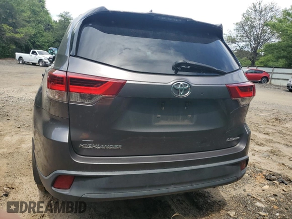 2018 Toyota Highlander LE with VIN 5TDBZRFH5JS824574, listed as a Copart auction lot 57248455 with 123,799 mi miles and Clean title. Bid and sale history available at DreamBid. Image 6.