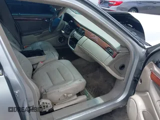 2002 Cadillac DeVille z VIN 1G6KD54Y22U108080, wystawiony jako IAAI lot #42304179 z przebiegiem 278 141 mil mil oraz . Historia ofert i sprzedaży dostępna na DreamBid. Obrazek 5.