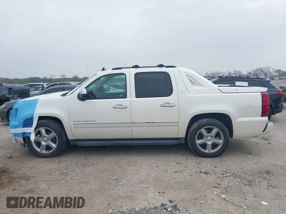 2012 Chevrolet Avalanche LTZ z VIN 3GNMCGE04CG103276, wystawiony jako IAAI lot #41913522 z przebiegiem 139 633 mil mil oraz . Historia ofert i sprzedaży dostępna na DreamBid. Obrazek 14.