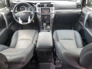2018 Toyota 4Runner SR5 z VIN JTEBU5JR5J5594706, wystawiony jako Copart lot #62806365 z przebiegiem 103 428 mil mil oraz Szkoda całkowita • Salvage title. Historia ofert i sprzedaży dostępna na DreamBid. Obrazek 8.