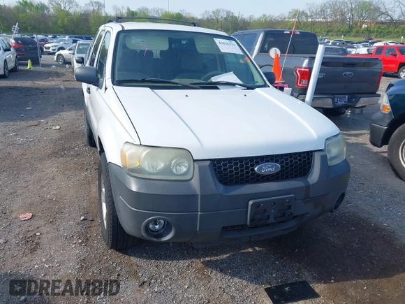 2005 Ford Escape XLT with VIN 1FMYU93145KD85599, listed as a IAAI auction lot 42036751 with 221,039 mi miles and . Bid and sale history available at DreamBid. Image 6.