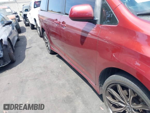 2019 Toyota Sienna LE Auto Access Seat z VIN 5TDKZ3DC6KS966678, wystawiony jako IAAI lot #42327837 z przebiegiem 74 153 mil mil oraz . Historia ofert i sprzedaży dostępna na DreamBid. Obrazek 13.