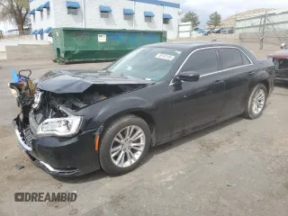 2017 Chrysler 300 Limited z VIN 2C3CCAAG3HH616180, wystawiony jako Copart lot #55183105 z przebiegiem 96 307 mil mil oraz Szkoda całkowita • Salvage title. Historia ofert i sprzedaży dostępna na DreamBid. Obrazek 1.