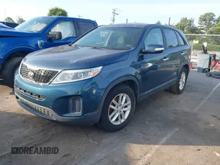 2014 Kia Sorento LX z VIN 5XYKT4A66EG425363, wystawiony jako IAAI lot #42498760 z przebiegiem 125 282 mil mil oraz . Historia ofert i sprzedaży dostępna na DreamBid. Obrazek 2.