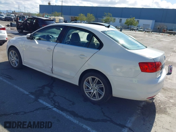 2013 Volkswagen Jetta Sedan SE with VIN 3VWDP7AJ3DM257666, listed as a IAAI auction lot 41805593 with 181,759 mi miles. Bid and sale history available at carsss.com. Image 3.