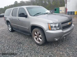 2008 Chevrolet Suburban LT w/3LT with VIN 3GNFC16028G162063, listed as a IAAI auction lot 41627689 with 257,545 mi miles. Bid and sale history available at carsss.com. Image 1.
