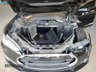 2014 Tesla Model S 60 z VIN 5YJSA1H11EFP36480, wystawiony jako Copart lot #71210254 z przebiegiem 121 014 mil mil oraz Szkoda całkowita • Salvage title. Historia ofert i sprzedaży dostępna na DreamBid. Obrazek 13.