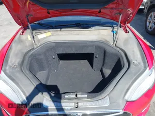 2013 Tesla Model S с VIN 5YJSA1CN1DFP09577, выставлен на аукционе IAAI как лот 41626684 с пробегом 128 289 миль миль и . История ставок и продаж доступна на DreamBid. Изображение 10.