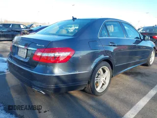 2010 Mercedes-Benz E-Class E 550 Luxury with VIN WDDHF9AB4AA207739, listed as a IAAI auction lot 41343070 with 71,390 mi miles. Bid and sale history available at carsss.com. Image 4.