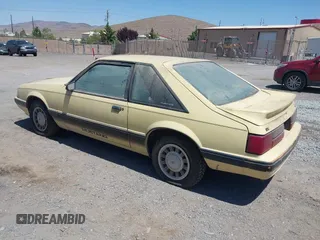 1988 Ford Mustang z VIN 1FABP41AXJF163469, wystawiony jako IAAI lot #42473799 z przebiegiem 89 307 mil mil oraz . Historia ofert i sprzedaży dostępna na DreamBid. Obrazek 3.