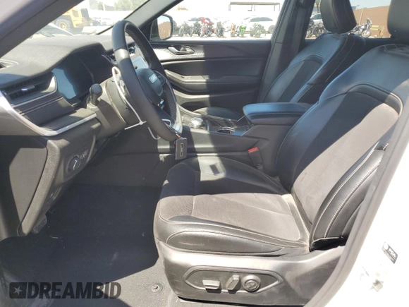 2024 Jeep Grand Cherokee Altitude with VIN 1C4RJHAGXRC142169, listed as a Copart auction lot 58190075 with 42,755 mi miles and Clean title. Bid and sale history available at DreamBid. Image 7.