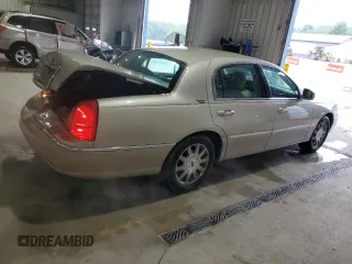 2007 Lincoln Town Car Signature Limited z VIN 1LNHM82V17Y601164, wystawiony jako Copart lot #58026565 z przebiegiem 76 486 mil mil oraz Szkoda całkowita • Salvage title. Historia ofert i sprzedaży dostępna na DreamBid. Obrazek 3.