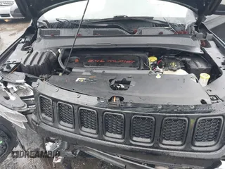 2018 Jeep Compass Latitude with VIN 3C4NJDBB0JT298644, listed as a IAAI auction lot 41581635 with 101,077 mi miles. Bid and sale history available at carsss.com. Image 10.