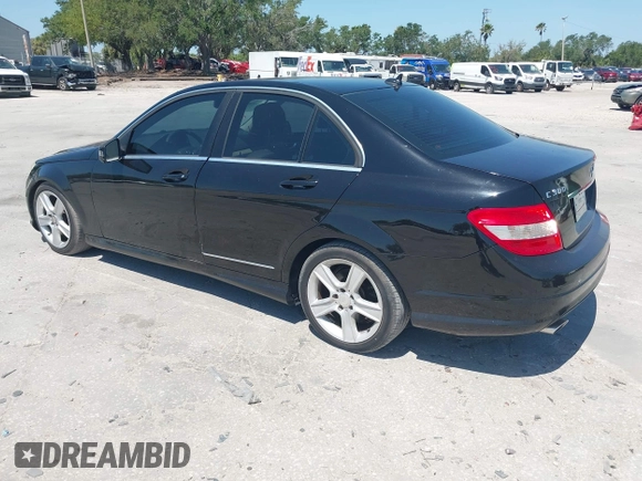 2010 Mercedes-Benz C 300 Sport z VIN WDDGF8BB1AR121245, wystawiony jako IAAI lot #42061384 z przebiegiem Nie podano mil oraz . Historia ofert i sprzedaży dostępna na DreamBid. Obrazek 3.