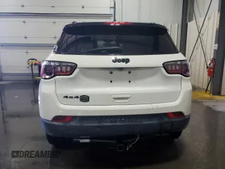 2021 Jeep Compass Latitude z VIN 3C4NJDBB5MT512547, wystawiony jako Copart lot #56885125 z przebiegiem 89 980 mil mil oraz Szkoda całkowita • Salvage title. Historia ofert i sprzedaży dostępna na DreamBid. Obrazek 6.