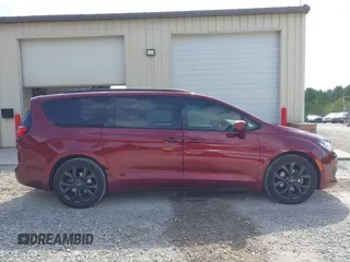 2019 Chrysler Pacifica Touring Plus z VIN 2C4RC1FG6KR532127, wystawiony jako IAAI lot #42285029 z przebiegiem 89 516 mil mil oraz . Historia ofert i sprzedaży dostępna na DreamBid. Obrazek 13.