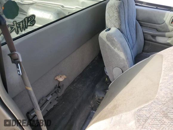 1998 GMC Sonoma z VIN 1GTCS1444WK508883, wystawiony jako Copart lot #76282634 z przebiegiem 87 110 mil mil oraz Szkoda całkowita • Salvage title. Historia ofert i sprzedaży dostępna na DreamBid. Obrazek 10.