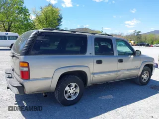 2000 Chevrolet Suburban LT with VIN 3GNFK16T0YG114431, listed as a IAAI auction lot 42059206 with 266,582 mi miles. Bid and sale history available at carsss.com. Image 6.