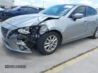 2015 Mazda 3 i Touring z VIN 3MZBM1V73FM144587, wystawiony jako IAAI lot #42422701 z przebiegiem 130 483 mil mil oraz . Historia ofert i sprzedaży dostępna na DreamBid. Obrazek 6.
