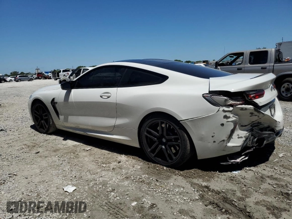 2022 BMW M8 Competition z VIN WBSAE0C06NCH19837, wystawiony jako Copart lot #56768815 z przebiegiem 27 088 mil mil oraz Szkoda całkowita • Salvage title. Historia ofert i sprzedaży dostępna na DreamBid. Obrazek 2.