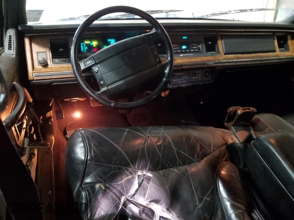 1994 Lincoln Town Car Signature z VIN 1LNLM82W7RY781174, wystawiony jako Copart lot #69642754 z przebiegiem 149 185 mil mil oraz Szkoda całkowita • Salvage title. Historia ofert i sprzedaży dostępna na DreamBid. Obrazek 8.