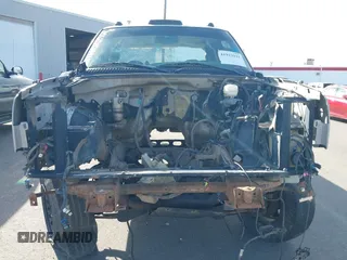 2005 Chevrolet Silverado 1500 Z71 z VIN 1GCEK19B35Z150360, wystawiony jako IAAI lot #41923111 z przebiegiem Nie podano mil oraz . Historia ofert i sprzedaży dostępna na DreamBid. Obrazek 12.