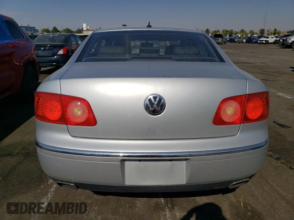 2004 Volkswagen Phaeton V8 z VIN WVWAF63D348008461, wystawiony jako Copart lot #75664804 z przebiegiem 207 769 mil mil oraz Szkoda całkowita • Salvage title. Historia ofert i sprzedaży dostępna na DreamBid. Obrazek 6.