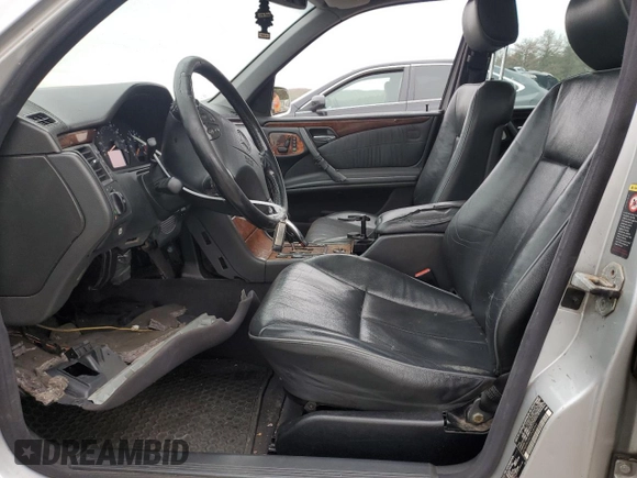 2002 Mercedes-Benz E-Class with VIN WDBJF82J42X068060, listed as a Copart auction lot 48422005 with 263,835 mi miles and Non Repairable. Bid and sale history available at carsss.com. Image 7.