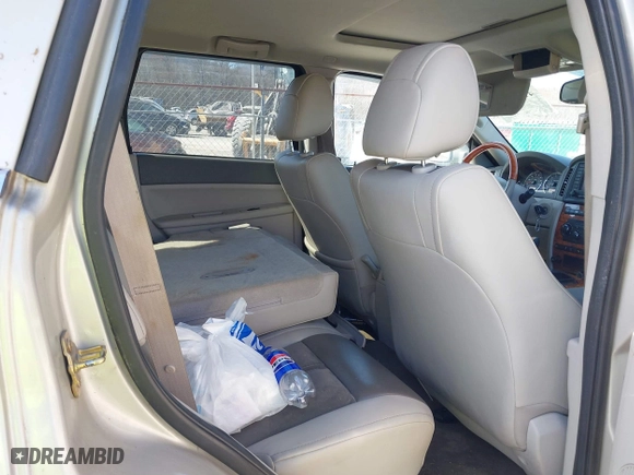 2006 Jeep Grand Cherokee Overland with VIN 1J8HR68256C358437, listed as a IAAI auction lot 41662320 with 172,296 mi miles. Bid and sale history available at carsss.com. Image 8.