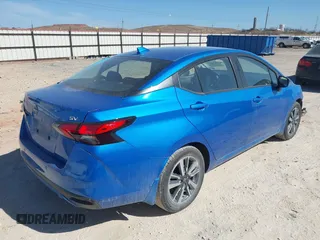 2023 Nissan Versa SV z VIN 3N1CN8EV9PL872078, wystawiony jako IAAI lot #41691866 z przebiegiem 8 083 mil mil oraz . Historia ofert i sprzedaży dostępna na DreamBid. Obrazek 4.